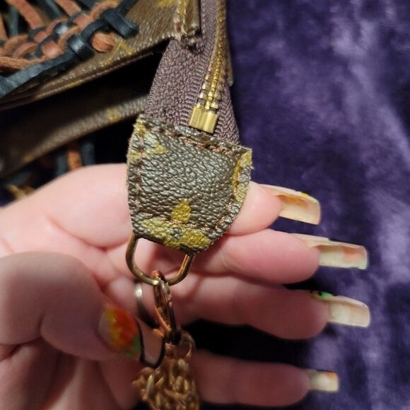 🔷️LV Vintage Boho Crossbody or Wristlet with Fringe on Chain - Picture 9 of 16